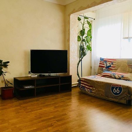 Peremohy Avenue 17 Appartamento Kiev Esterno foto