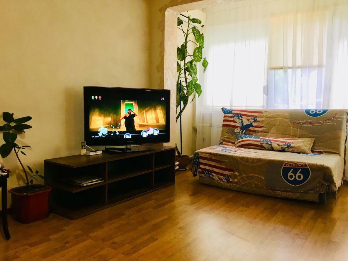 Peremohy Avenue 17 Appartamento Kiev Esterno foto